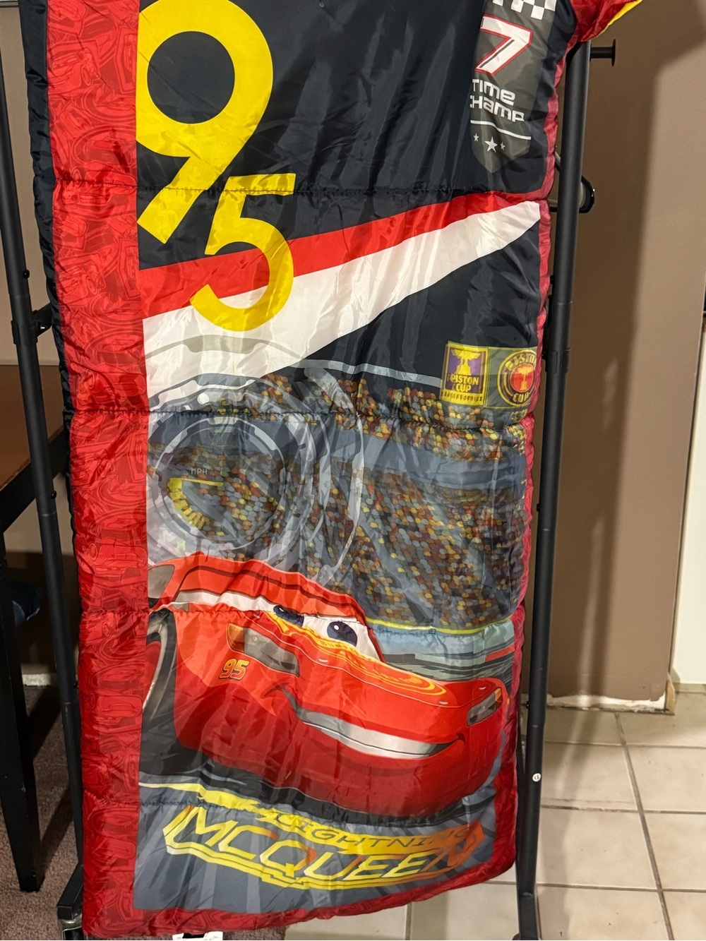 Official Cars 3 Lightning McQueen Red Kids zip up Sleeping Bag 28”x56” EUC